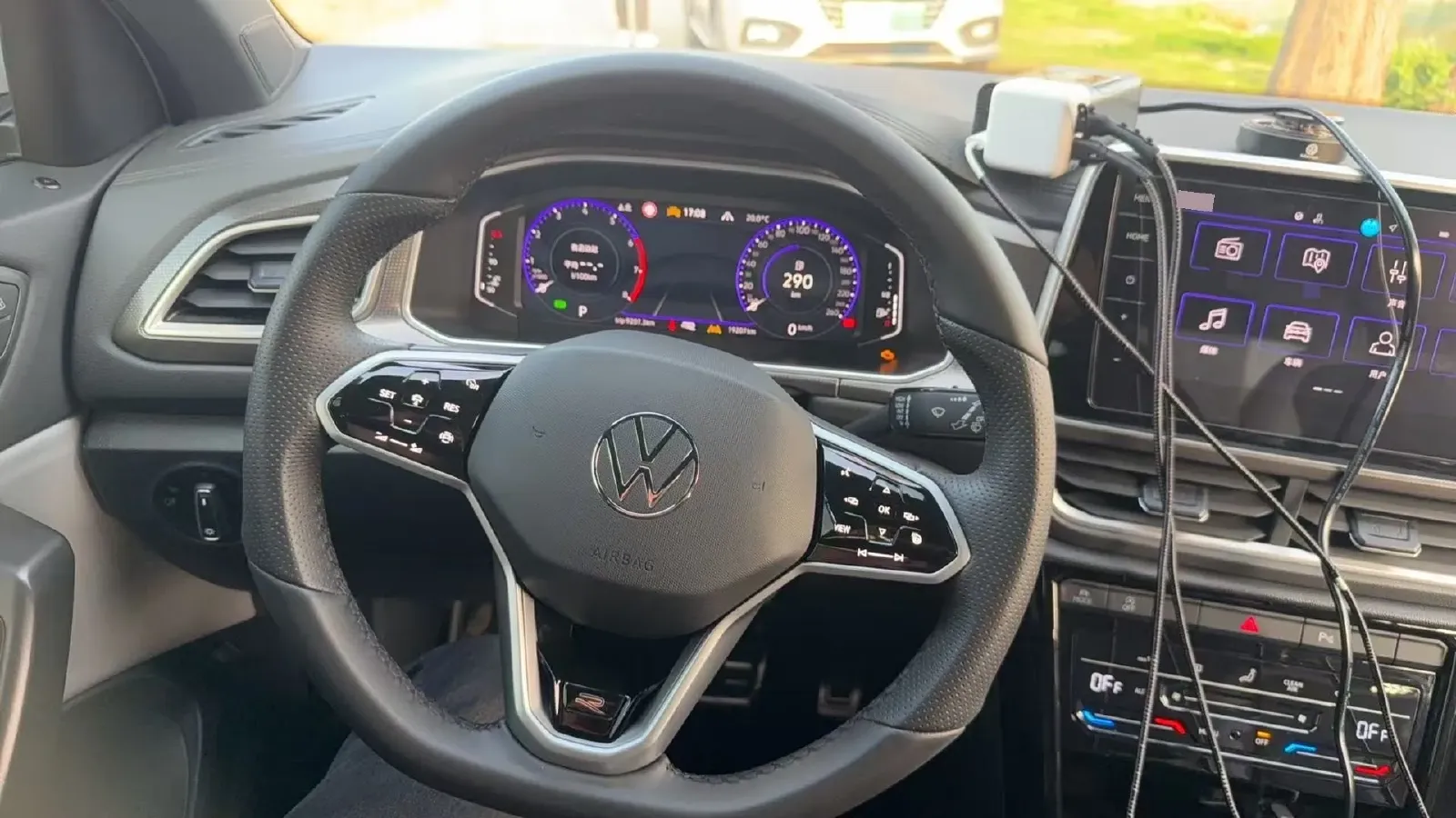 2024 Volkswagen T-Roc 1.5T 160HP L4 7DCT,autocango,china used car exporter,china ev exporter,chinese used car exporter,chinese used ev exporter