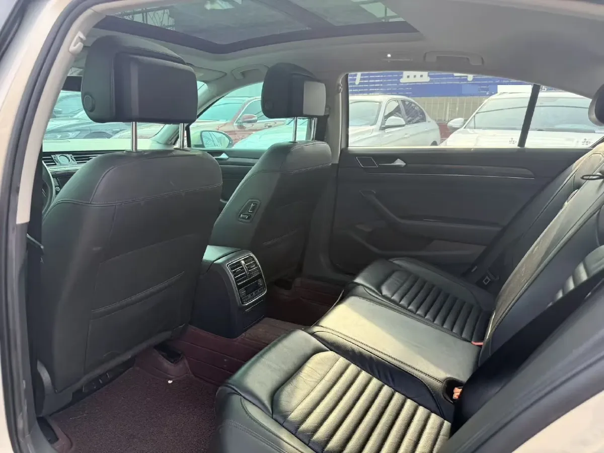 2019 Volkswagen Magotan 2.0T 186HP L4 7DCT,autocango,china used car exporter,china ev exporter,chinese used car exporter,chinese used ev exporter