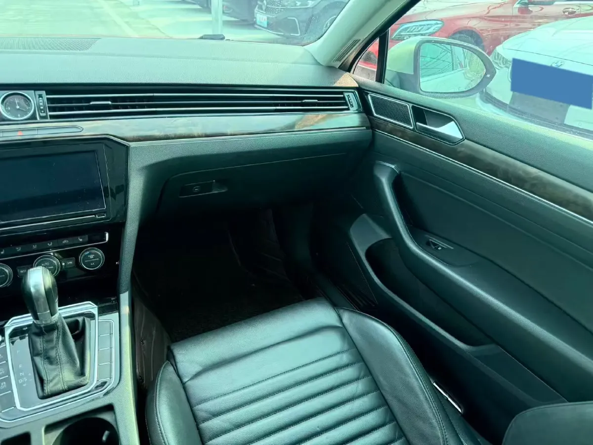 2019 Volkswagen Magotan 2.0T 186HP L4 7DCT,autocango,china used car exporter,china ev exporter,chinese used car exporter,chinese used ev exporter