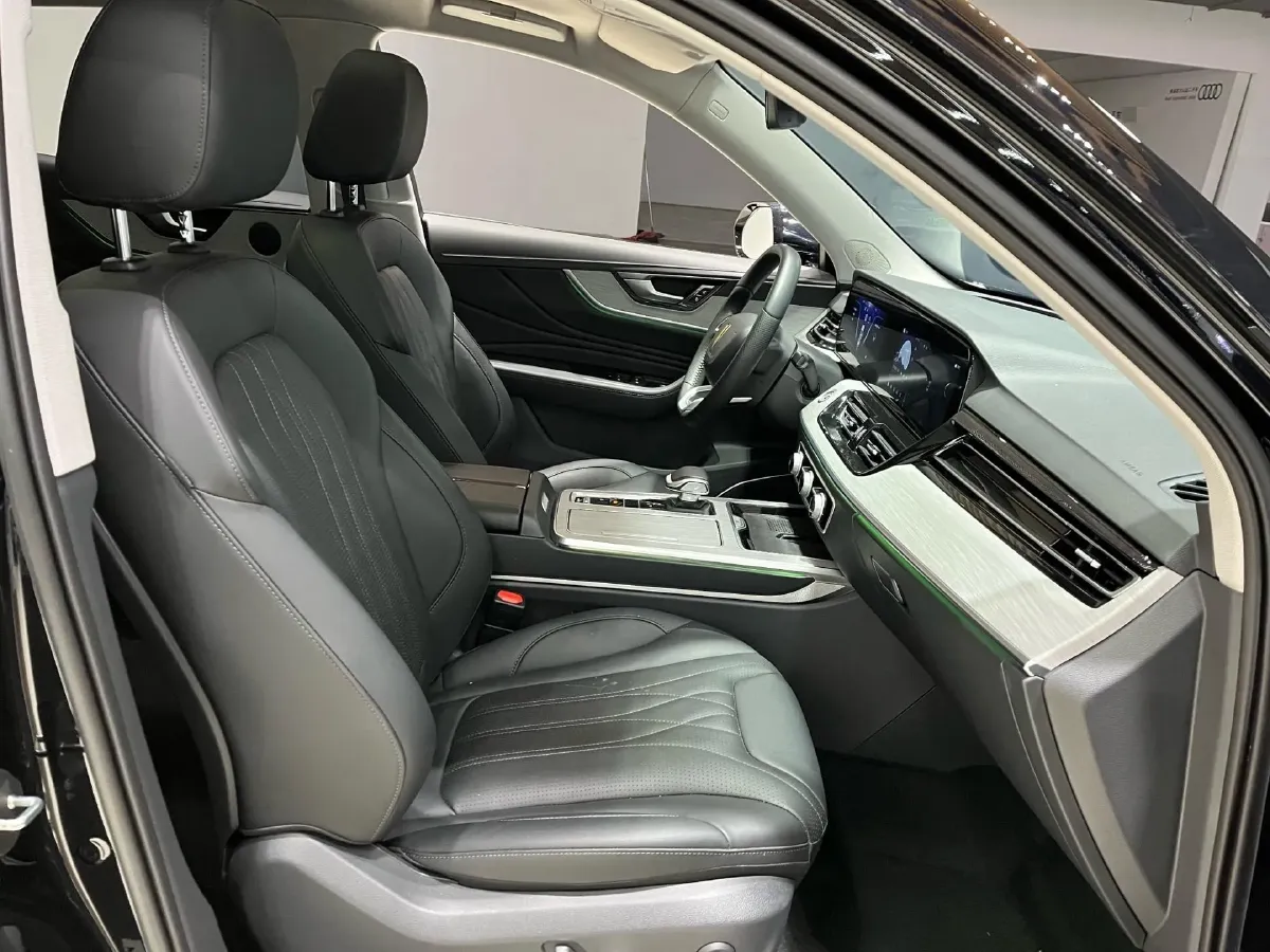 2025 HongQi HS5 2.0T 252HP L4 8AT,autocango,china used car exporter,china ev exporter,chinese used car exporter,chinese used ev exporter