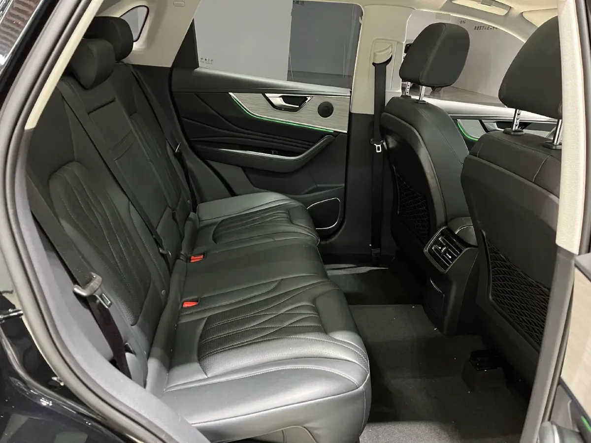 2025 HongQi HS5 2.0T 252HP L4 8AT,autocango,china used car exporter,china ev exporter,chinese used car exporter,chinese used ev exporter