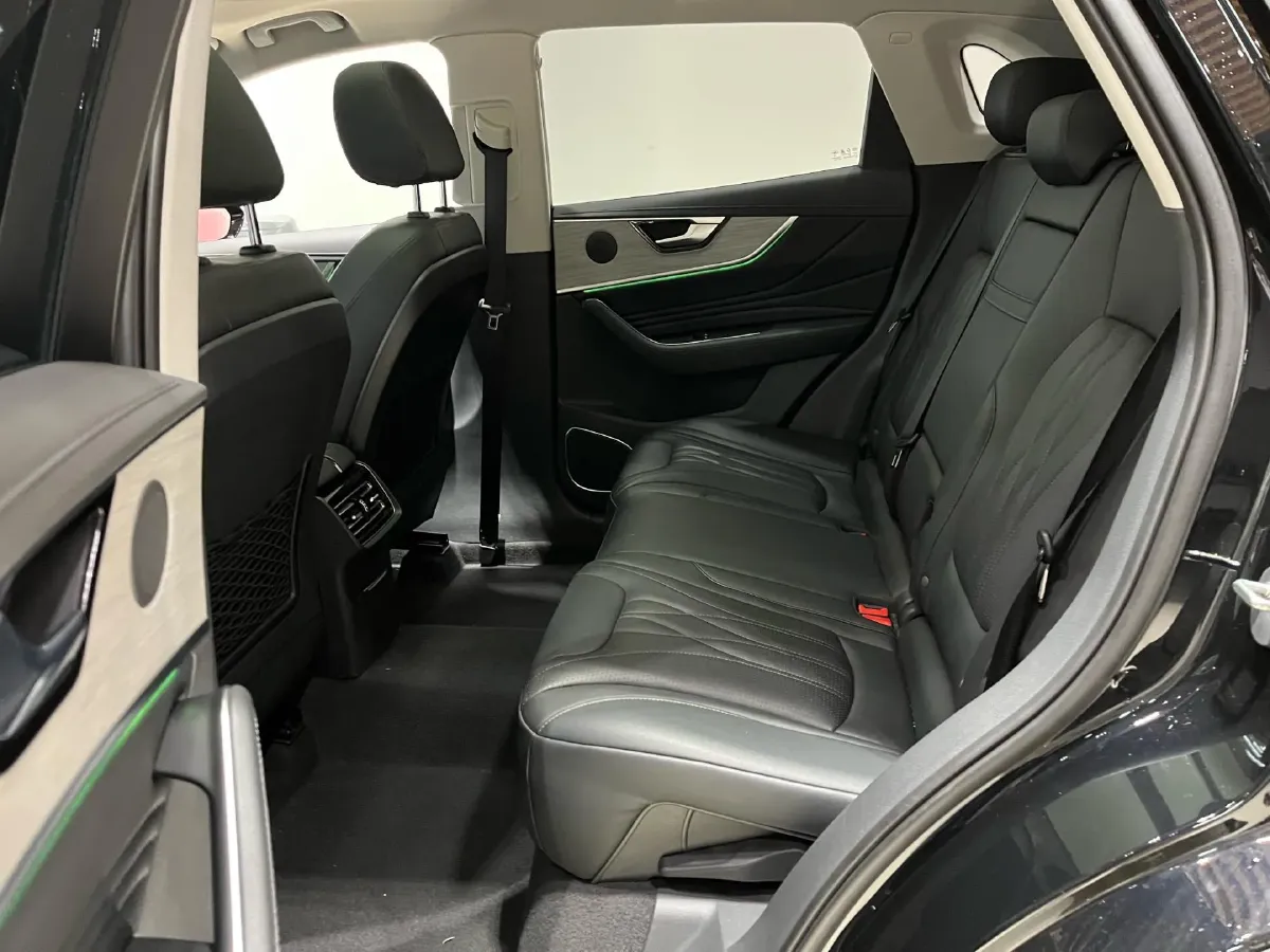 2025 HongQi HS5 2.0T 252HP L4 8AT,autocango,china used car exporter,china ev exporter,chinese used car exporter,chinese used ev exporter