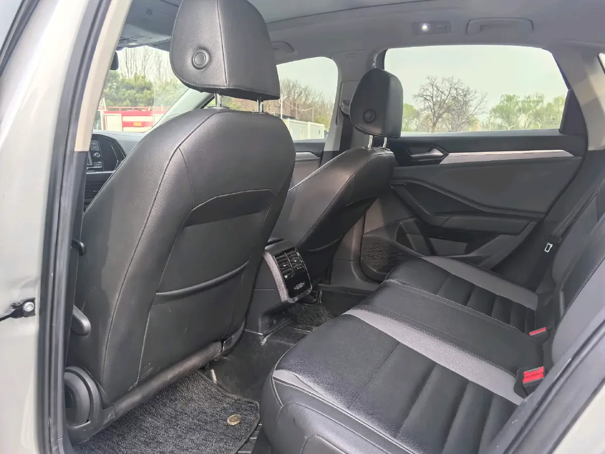 2019 Jeep Cherokee 2.0L 155HP L4 9AT,autocango,china used car exporter,china ev exporter,chinese used car exporter,chinese used ev exporter