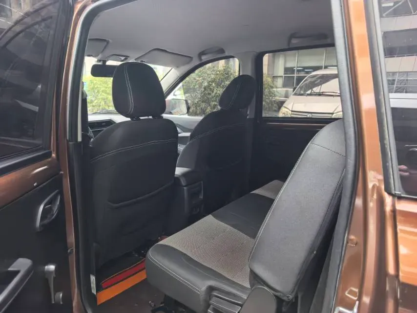 2021 WuLing HongGuang 1.5L 99HP L4 6MT,autocango,china used car exporter,china ev exporter,chinese used car exporter,chinese used ev exporter