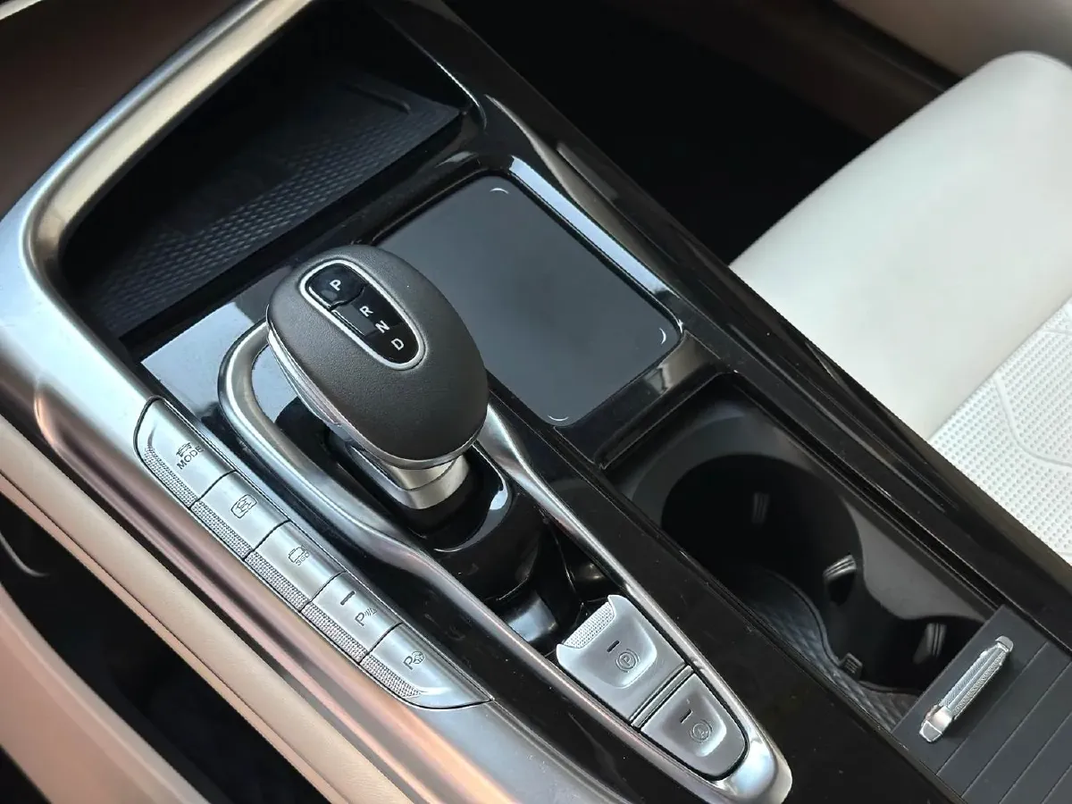 2021 Voyah FREE Range Extended 109HP REEV 33KWH,autocango,china used car exporter,china ev exporter,chinese used car exporter,chinese used ev exporter