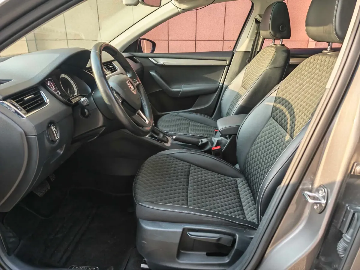 2018 Skoda Octavia 1.4T 150HP L4 7DCT,autocango,china used car exporter,china ev exporter,chinese used car exporter,chinese used ev exporter