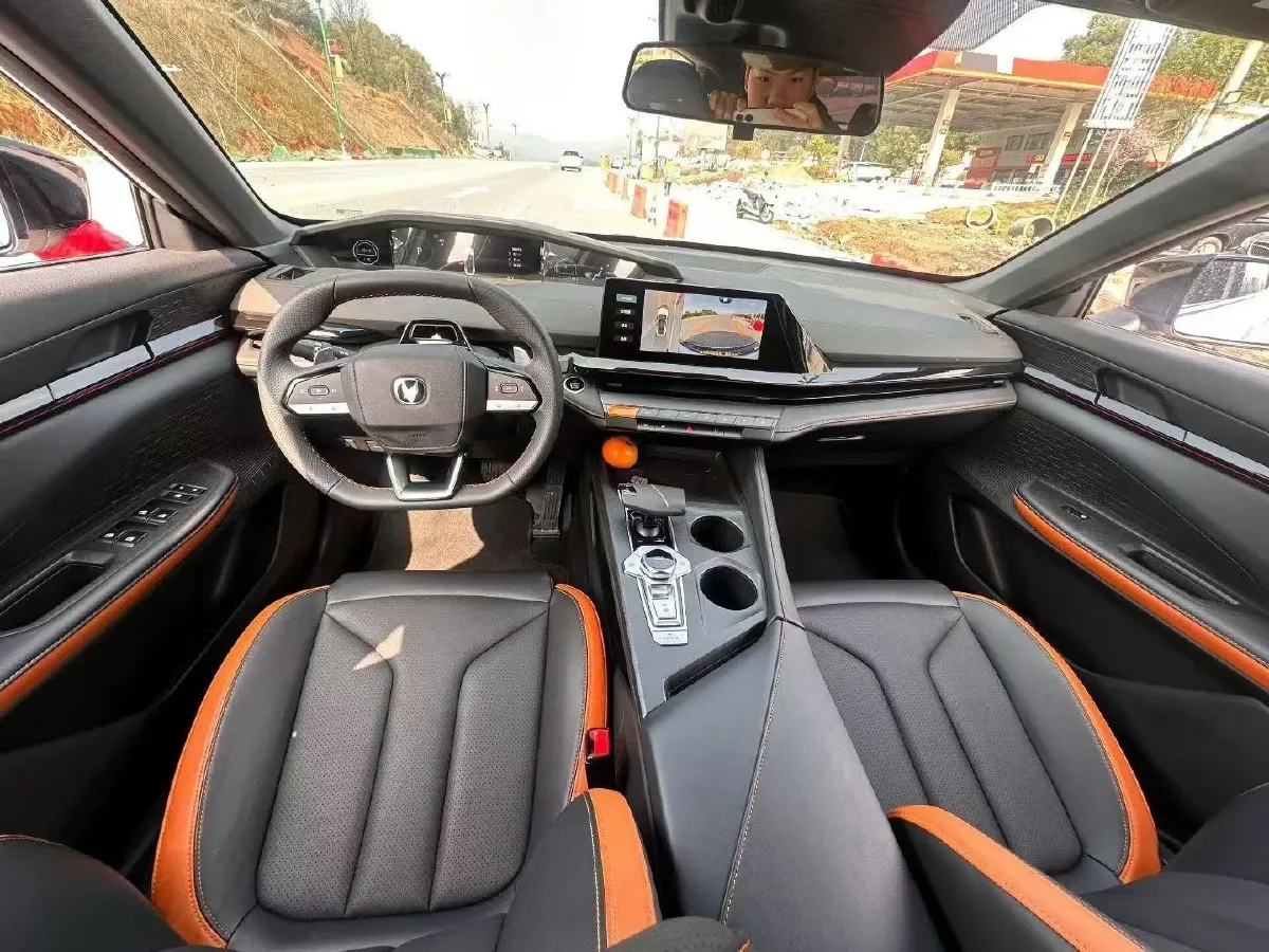 2025 ChangAn UNI-V 1.5T 192HP L4 7DCT,autocango,china used car exporter,china ev exporter,chinese used car exporter,chinese used ev exporter