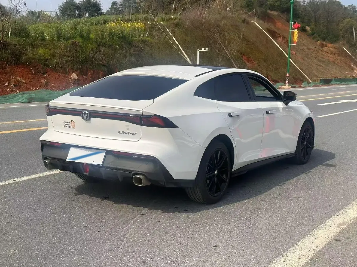 2025 ChangAn UNI-V 1.5T 192HP L4 7DCT,autocango,china used car exporter,china ev exporter,chinese used car exporter,chinese used ev exporter