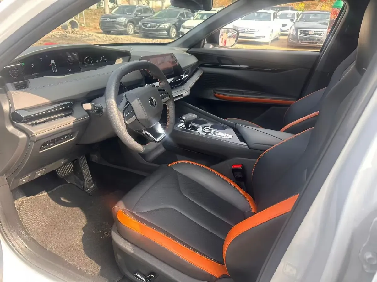 2025 ChangAn UNI-V 1.5T 192HP L4 7DCT,autocango,china used car exporter,china ev exporter,chinese used car exporter,chinese used ev exporter