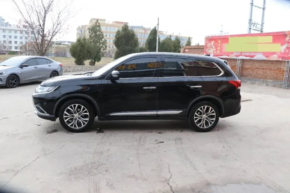 2018 Mitsubishi Outlander 2.4L 192HP L4 CVT,autocango,china used car exporter,china ev exporter,chinese used car exporter,chinese used ev exporter
