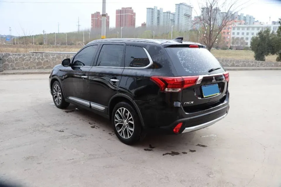 2018 Mitsubishi Outlander 2.4L 192HP L4 CVT,autocango,china used car exporter,china ev exporter,chinese used car exporter,chinese used ev exporter
