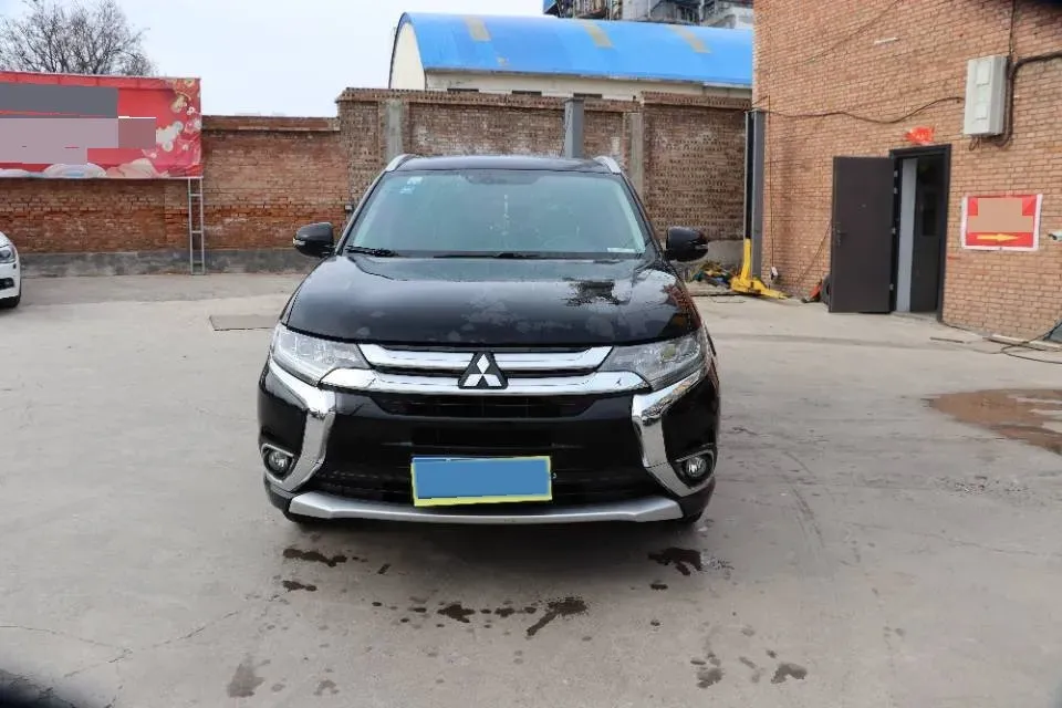 2018 Mitsubishi Outlander 2.4L 192HP L4 CVT,autocango,china used car exporter,china ev exporter,chinese used car exporter,chinese used ev exporter