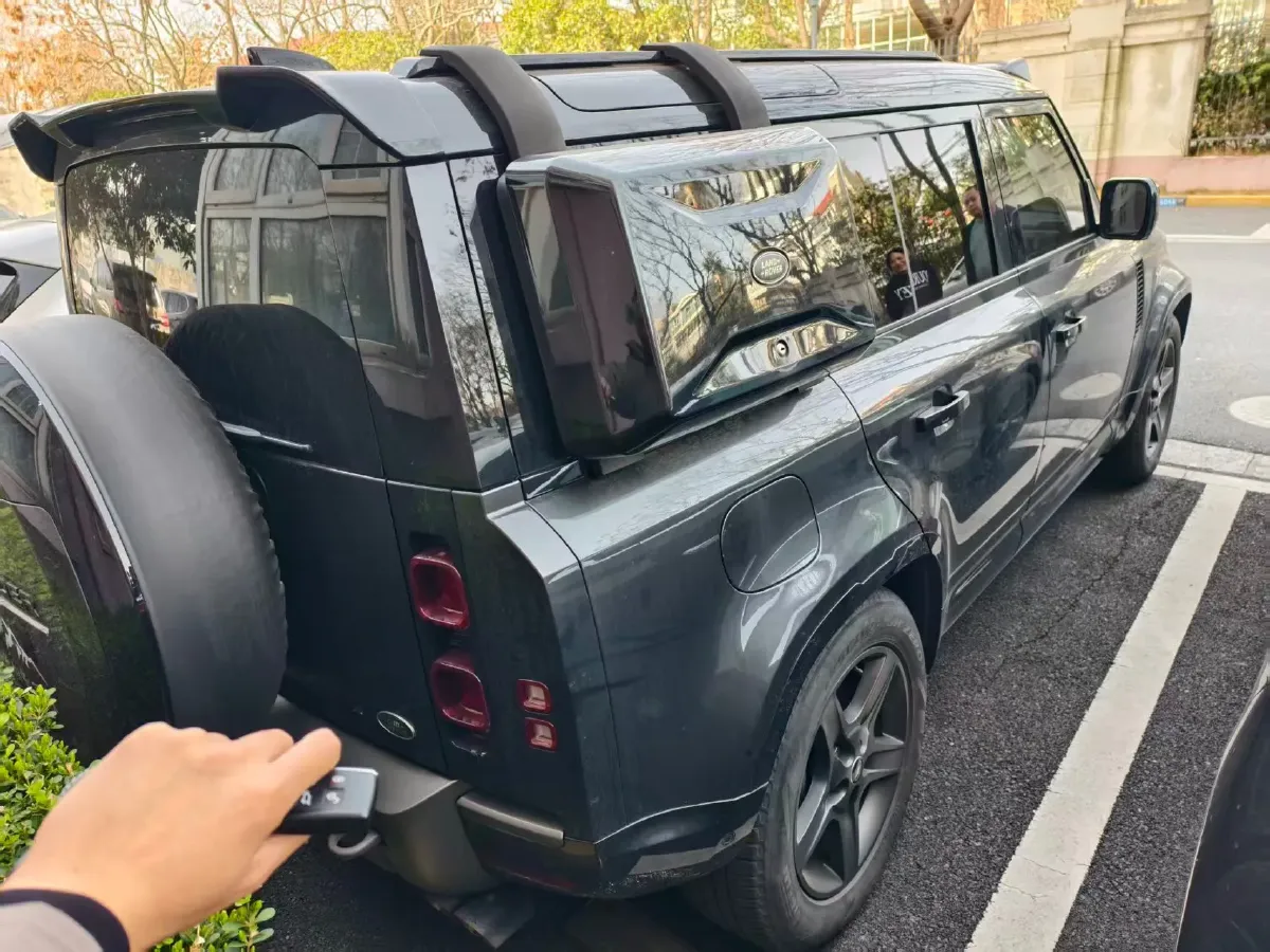 2023 Land Rover Defender 3.0T 400HP L6 8AT,autocango,china used car exporter,china ev exporter,chinese used car exporter,chinese used ev exporter