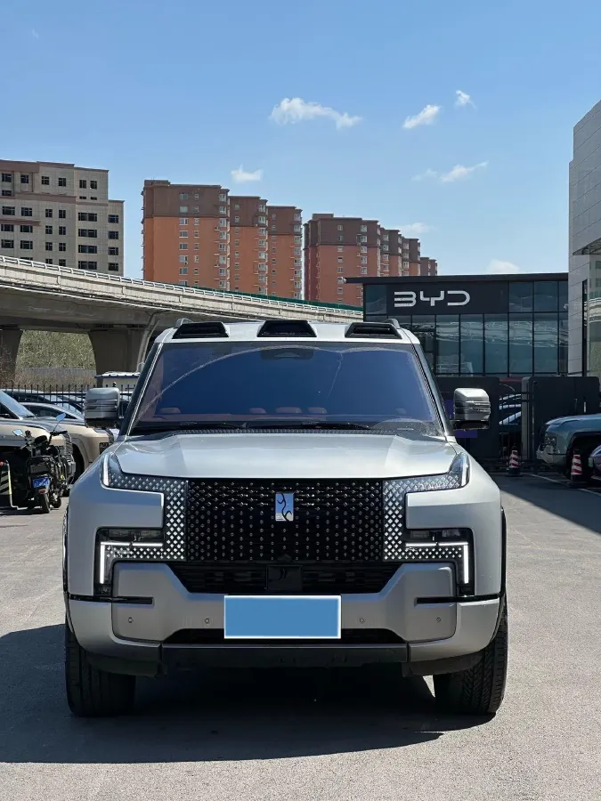2023 YangWang U8 2.0T 272HP L4 REEV 49.05KWH,autocango,china used car exporter,china ev exporter,chinese used car exporter,chinese used ev exporter