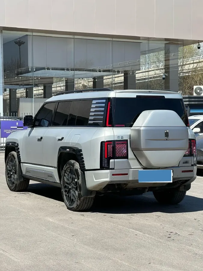 2023 YangWang U8 2.0T 272HP L4 REEV 49.05KWH,autocango,china used car exporter,china ev exporter,chinese used car exporter,chinese used ev exporter