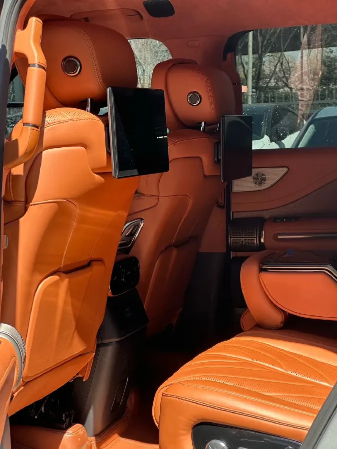 2023 YangWang U8 2.0T 272HP L4 REEV 49.05KWH,autocango,china used car exporter,china ev exporter,chinese used car exporter,chinese used ev exporter