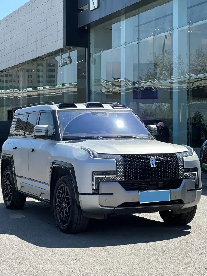 2023 YangWang U8 2.0T 272HP L4 REEV 49.05KWH,autocango,china used car exporter,china ev exporter,chinese used car exporter,chinese used ev exporter