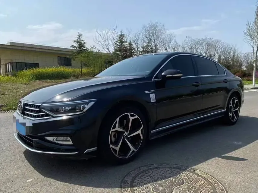 2023 Volkswagen Magotan 2.0T 186HP L4 7DCT,autocango,china used car exporter,china ev exporter,chinese used car exporter,chinese used ev exporter