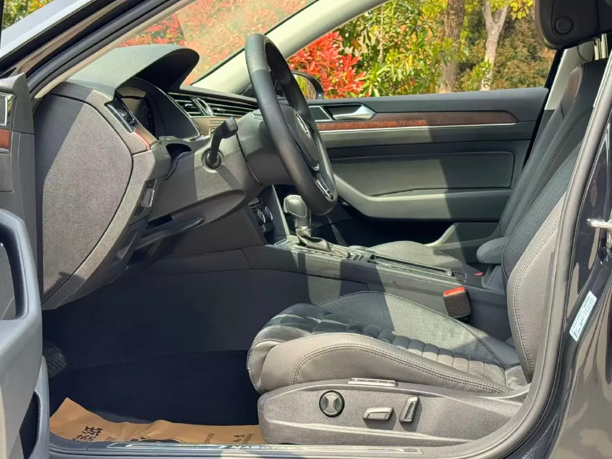 2019 Volkswagen Magotan 2.0T 186HP L4 7DCT,autocango,china used car exporter,china ev exporter,chinese used car exporter,chinese used ev exporter