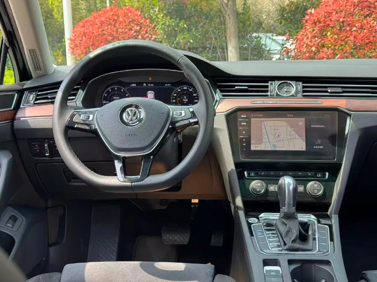 2019 Volkswagen Magotan 2.0T 186HP L4 7DCT,autocango,china used car exporter,china ev exporter,chinese used car exporter,chinese used ev exporter