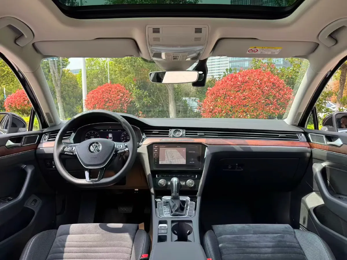 2019 Volkswagen Magotan 2.0T 186HP L4 7DCT,autocango,china used car exporter,china ev exporter,chinese used car exporter,chinese used ev exporter