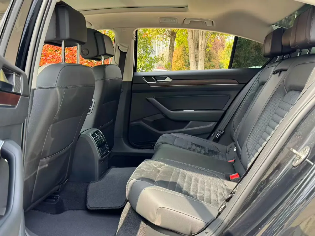 2019 Volkswagen Magotan 2.0T 186HP L4 7DCT,autocango,china used car exporter,china ev exporter,chinese used car exporter,chinese used ev exporter