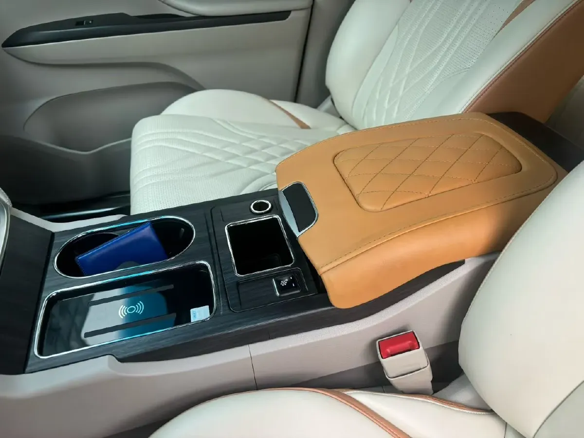 2022 Buick GL8 2.0T 237HP L4 9AT,autocango,china used car exporter,china ev exporter,chinese used car exporter,chinese used ev exporter