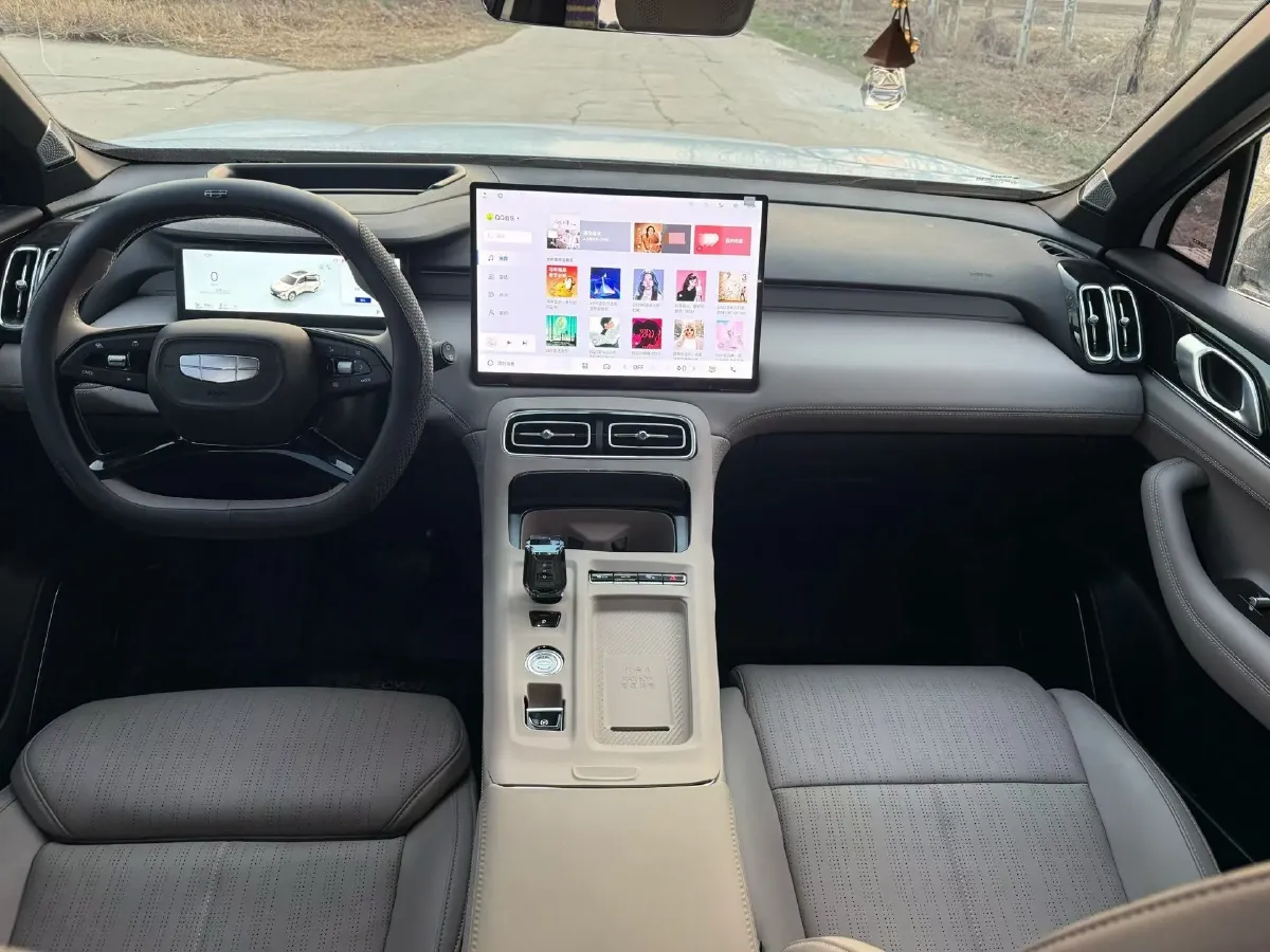 2025 Geely StarRay 1.5T 181HP L4 7DCT,autocango,china used car exporter,china ev exporter,chinese used car exporter,chinese used ev exporter