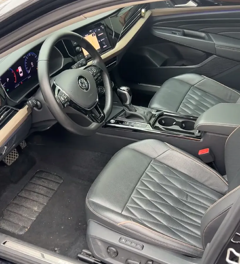 2019 Volvo V40 1.5T 152HP L4 6AT,autocango,china used car exporter,china ev exporter,chinese used car exporter,chinese used ev exporter