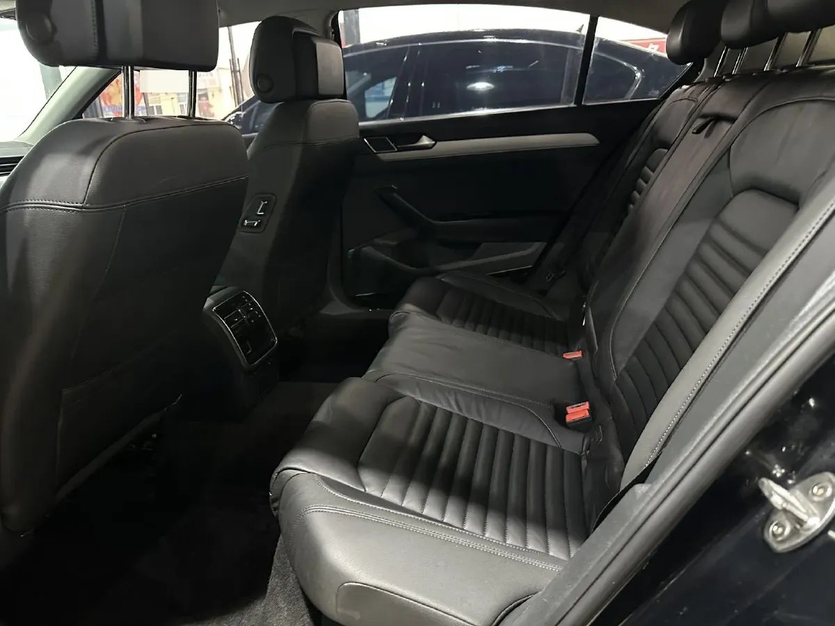 2018 Volkswagen Magotan 1.8T 180HP L4 7DCT,autocango,china used car exporter,china ev exporter,chinese used car exporter,chinese used ev exporter