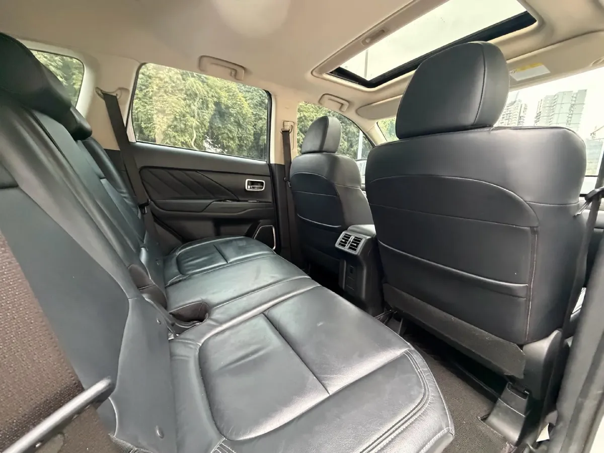 2019 Mitsubishi Outlander 2.0L 166HP L4 CVT,autocango,china used car exporter,china ev exporter,chinese used car exporter,chinese used ev exporter