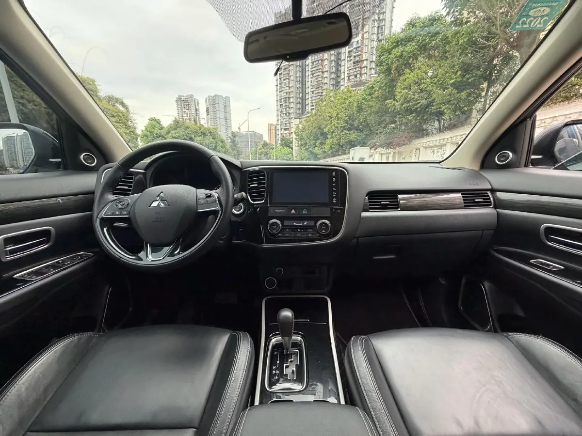 2019 Mitsubishi Outlander 2.0L 166HP L4 CVT,autocango,china used car exporter,china ev exporter,chinese used car exporter,chinese used ev exporter