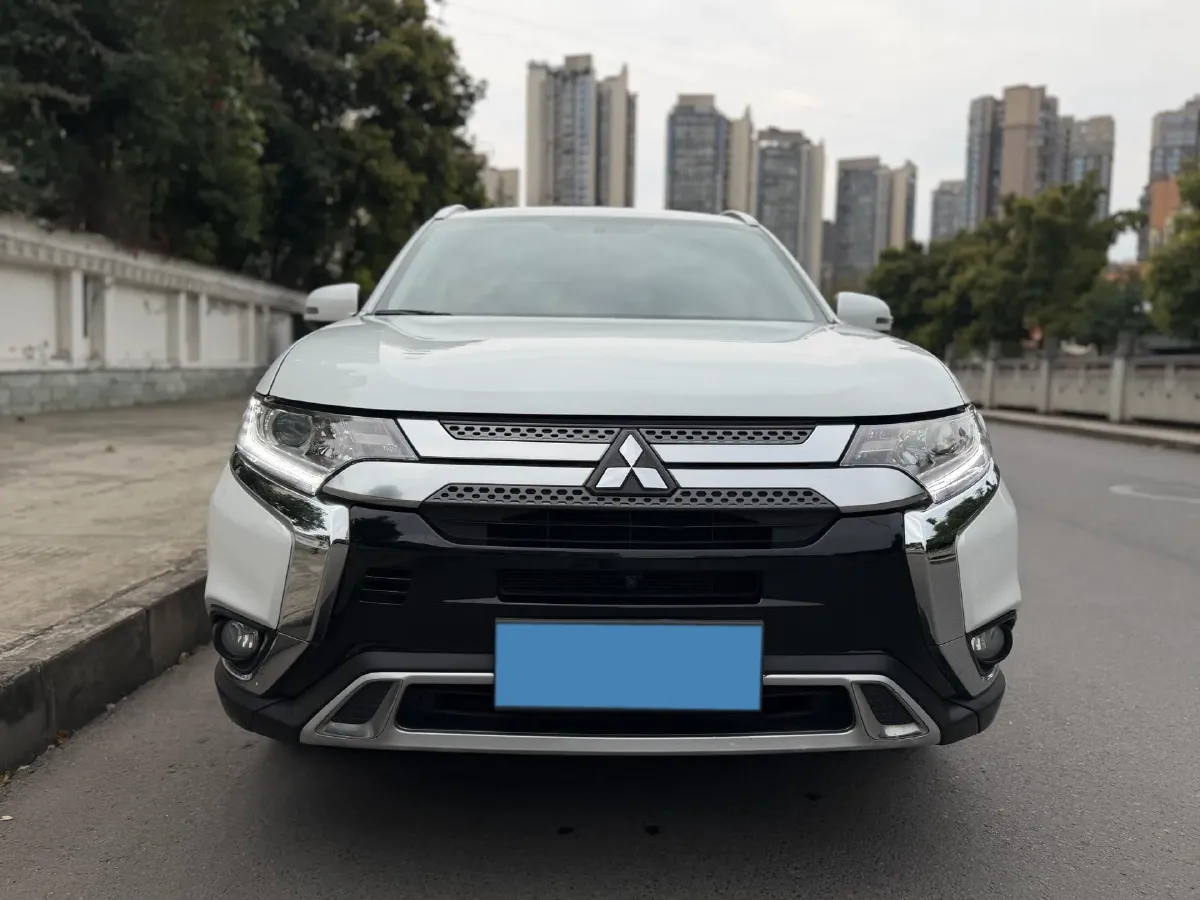 2019 Mitsubishi Outlander 2.0L 166HP L4 CVT,autocango,china used car exporter,china ev exporter,chinese used car exporter,chinese used ev exporter