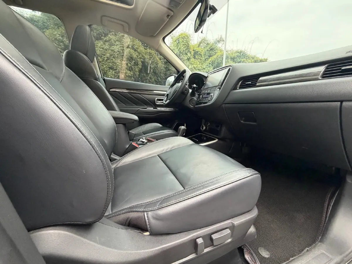 2019 Mitsubishi Outlander 2.0L 166HP L4 CVT,autocango,china used car exporter,china ev exporter,chinese used car exporter,chinese used ev exporter