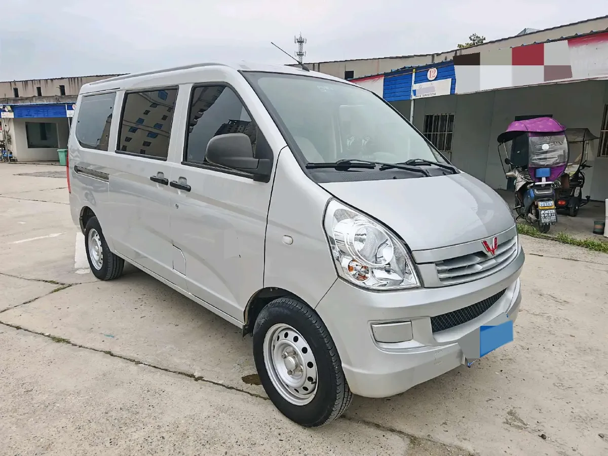 2021 WuLing RongGuang S 1.2L 76HP L4 5MT,autocango,china used car exporter,china ev exporter,chinese used car exporter,chinese used ev exporter