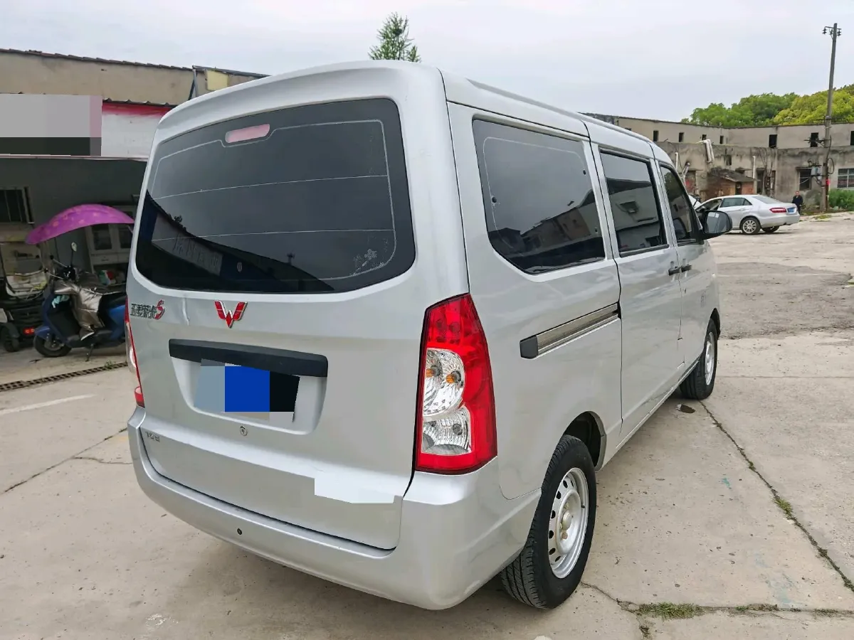 2021 WuLing RongGuang S 1.2L 76HP L4 5MT,autocango,china used car exporter,china ev exporter,chinese used car exporter,chinese used ev exporter
