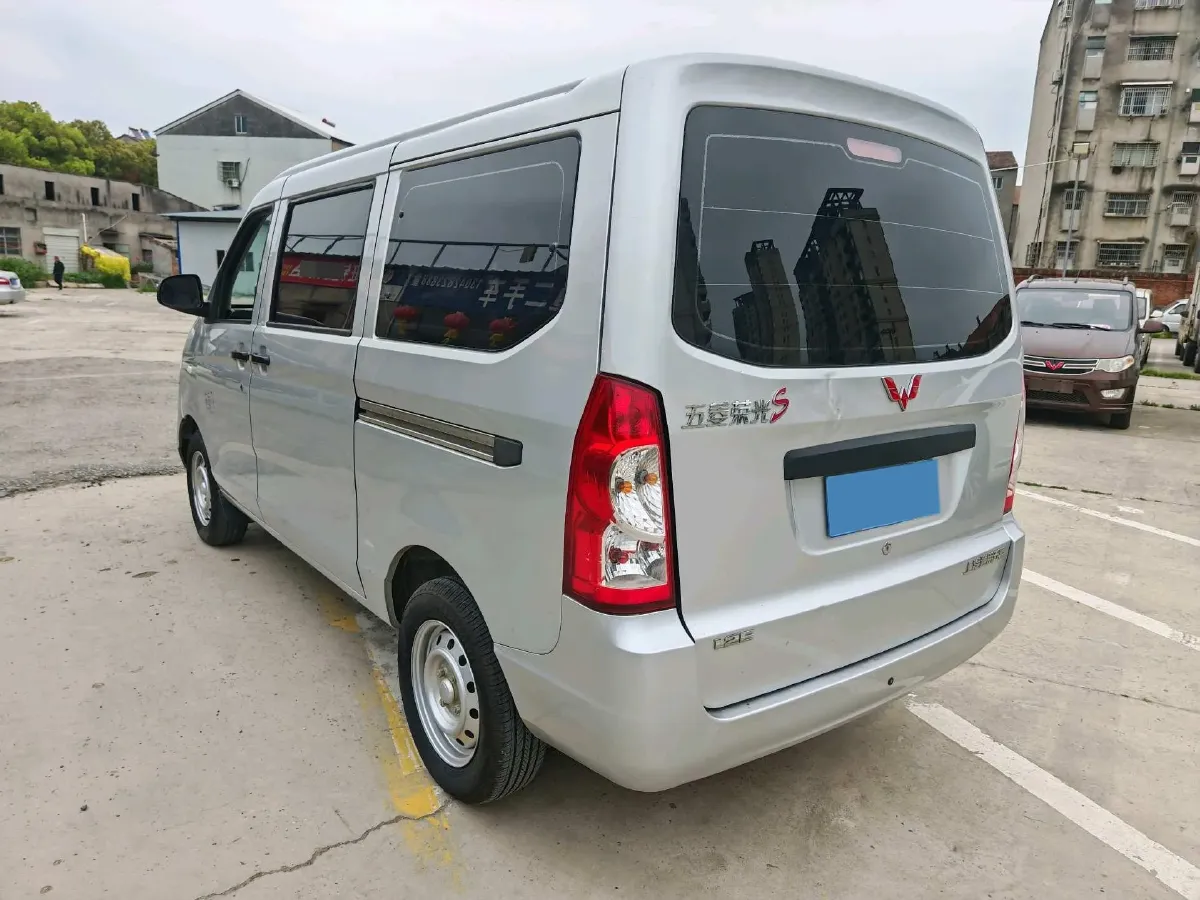 2021 WuLing RongGuang S 1.2L 76HP L4 5MT,autocango,china used car exporter,china ev exporter,chinese used car exporter,chinese used ev exporter