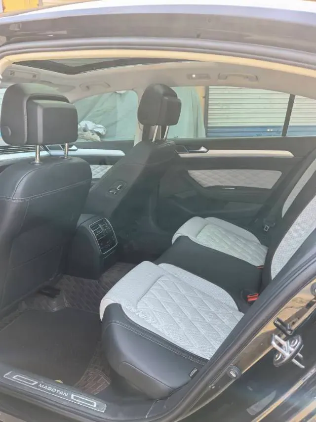 2023 Volkswagen Magotan 2.0T 186HP L4 7DCT,autocango,china used car exporter,china ev exporter,chinese used car exporter,chinese used ev exporter