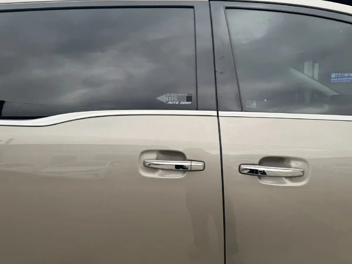 2022 Buick GL8 2.0T 237HP L4 9AT,autocango,china used car exporter,china ev exporter,chinese used car exporter,chinese used ev exporter