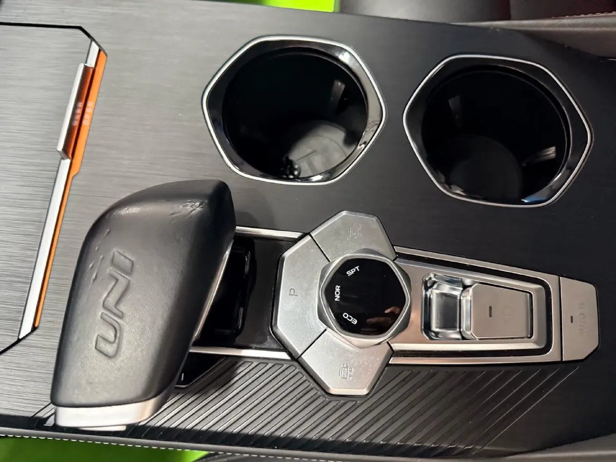 2021 ChangAn UNI-K 2.0T 233HP L4 8AT,autocango,china used car exporter,china ev exporter,chinese used car exporter,chinese used ev exporter