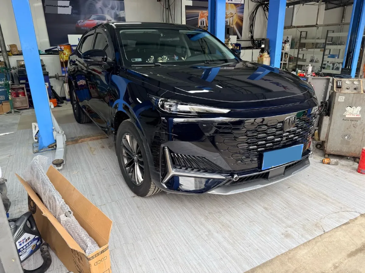 2021 ChangAn UNI-K 2.0T 233HP L4 8AT,autocango,china used car exporter,china ev exporter,chinese used car exporter,chinese used ev exporter