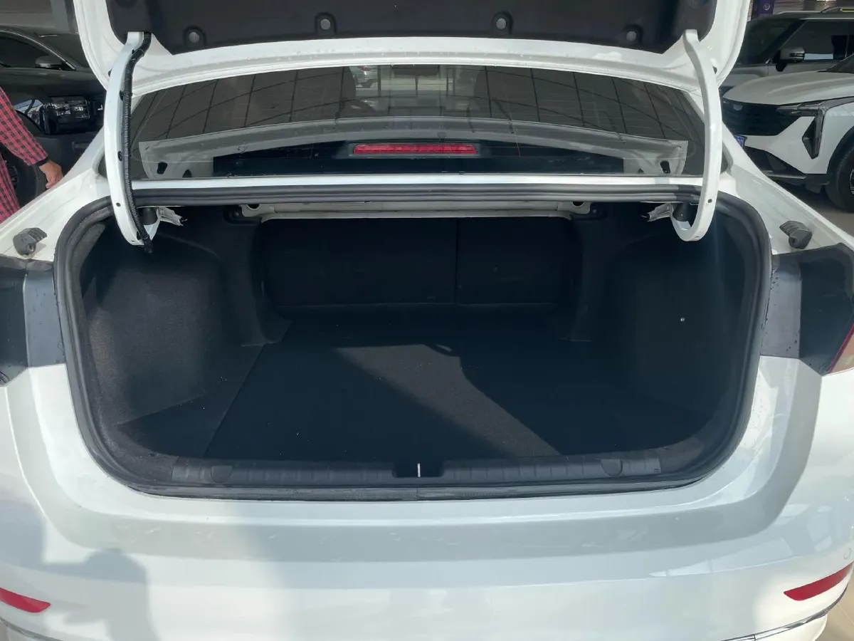 2023 Geely Emgrand 1.5L 127HP L4 5MT,autocango,china used car exporter,china ev exporter,chinese used car exporter,chinese used ev exporter