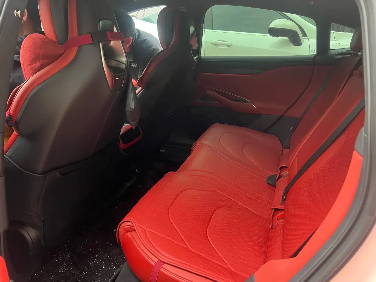 2024 MI SU7 BEV 101KWH,autocango,china used car exporter,china ev exporter,chinese used car exporter,chinese used ev exporter