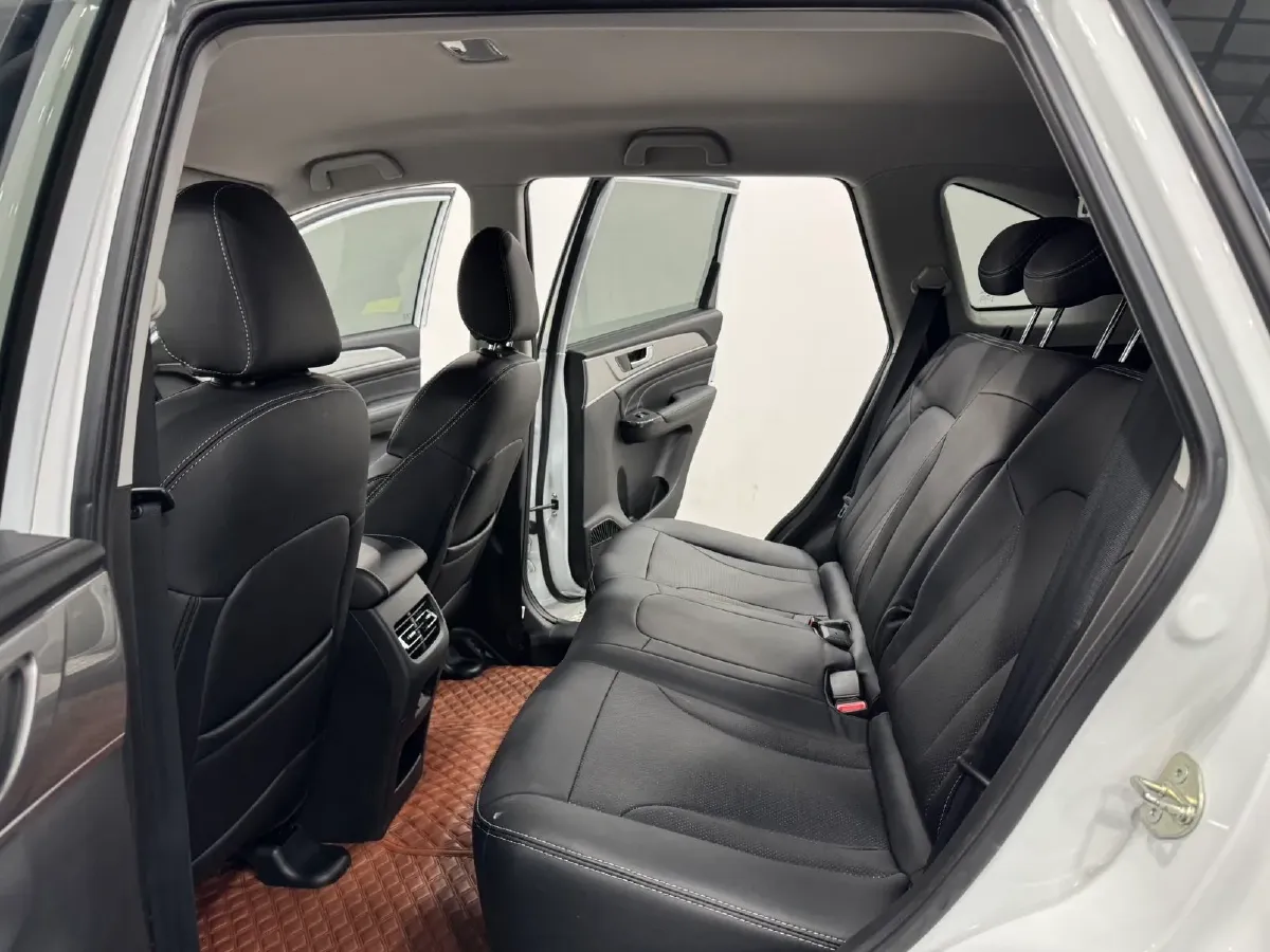 2021 Haval M6 1.5T 150HP L4 7DCT,autocango,china used car exporter,china ev exporter,chinese used car exporter,chinese used ev exporter