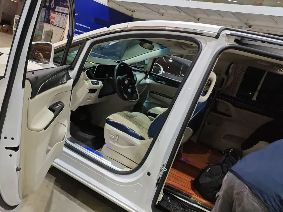 2022 Buick GL8 2.0T 237HP L4 9AT,autocango,china used car exporter,china ev exporter,chinese used car exporter,chinese used ev exporter