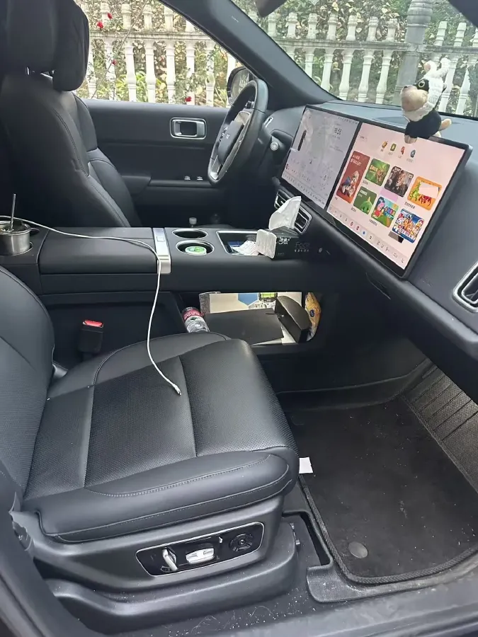 2024 Volvo S60 2.0T 197HP L4 7DCT,autocango,china used car exporter,china ev exporter,chinese used car exporter,chinese used ev exporter