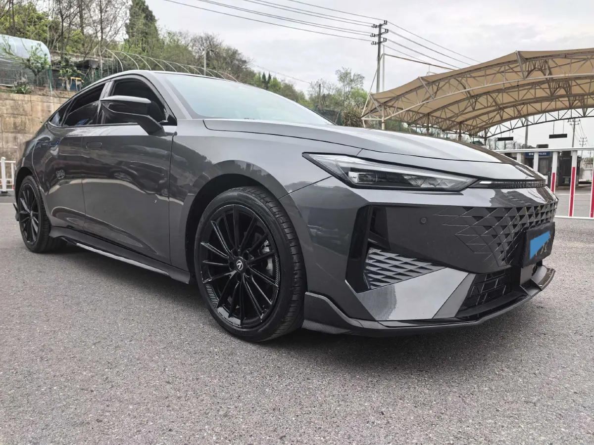 2024 ChangAn UNI-V 1.5T 188HP L4 7DCT,autocango,china used car exporter,china ev exporter,chinese used car exporter,chinese used ev exporter