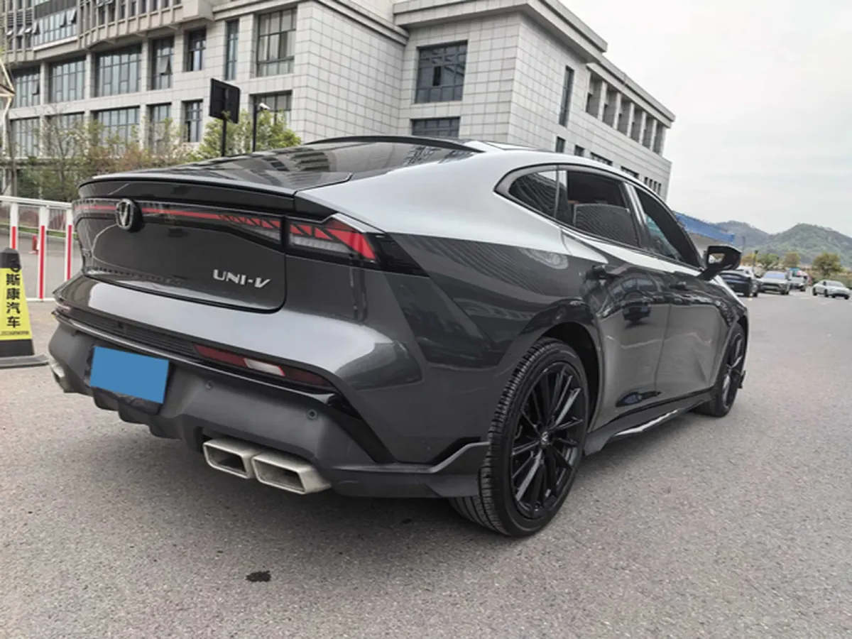 2024 ChangAn UNI-V 1.5T 188HP L4 7DCT,autocango,china used car exporter,china ev exporter,chinese used car exporter,chinese used ev exporter