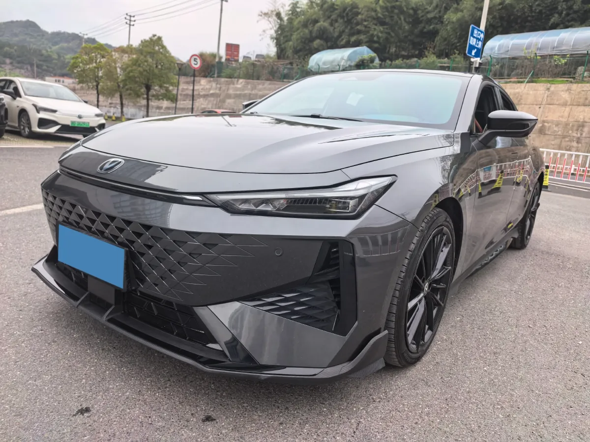 2024 ChangAn UNI-V 1.5T 188HP L4 7DCT,autocango,china used car exporter,china ev exporter,chinese used car exporter,chinese used ev exporter