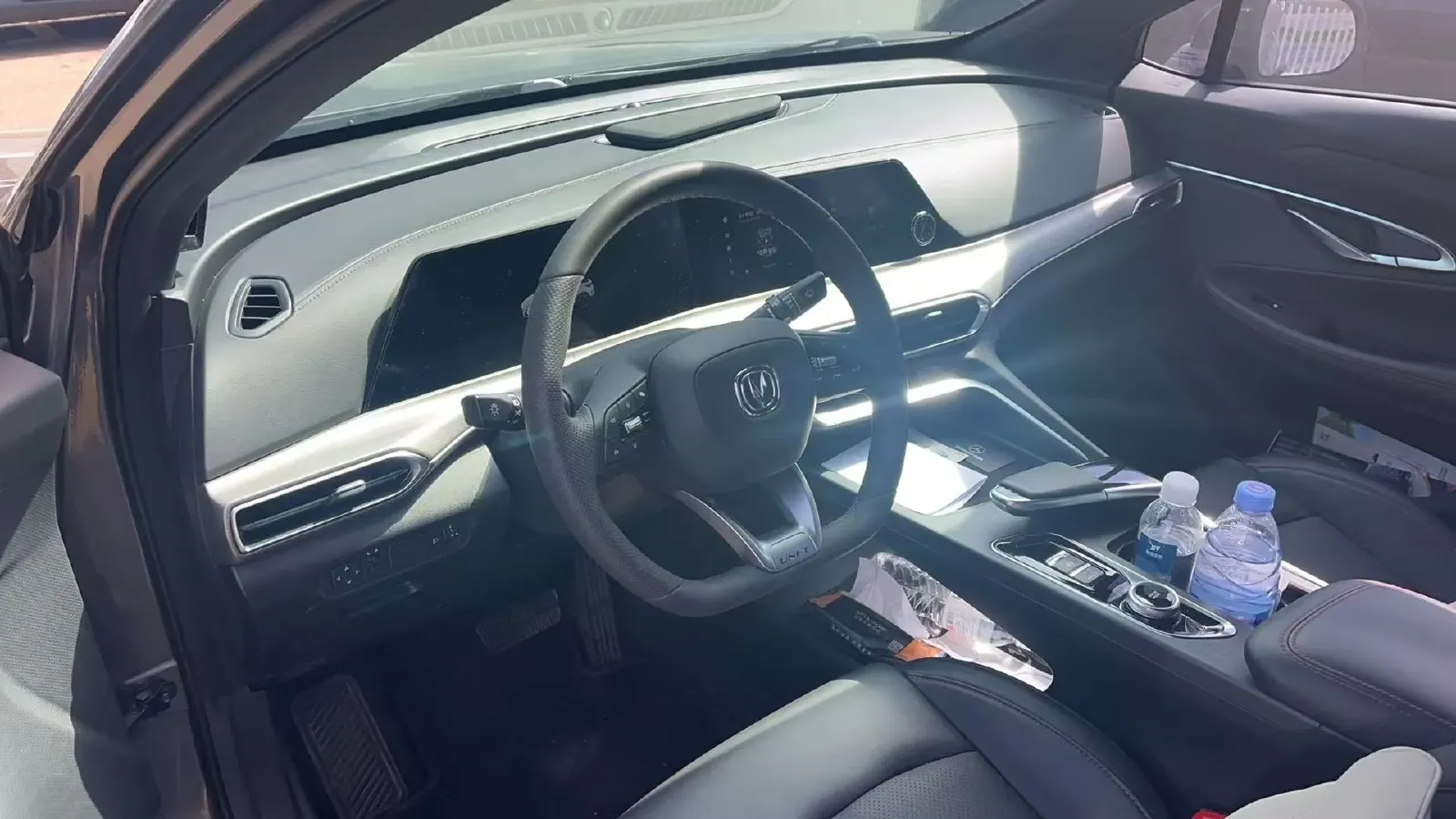 2022 ChangAn UNI-T 1.5T 188HP L4 7DCT,autocango,china used car exporter,china ev exporter,chinese used car exporter,chinese used ev exporter